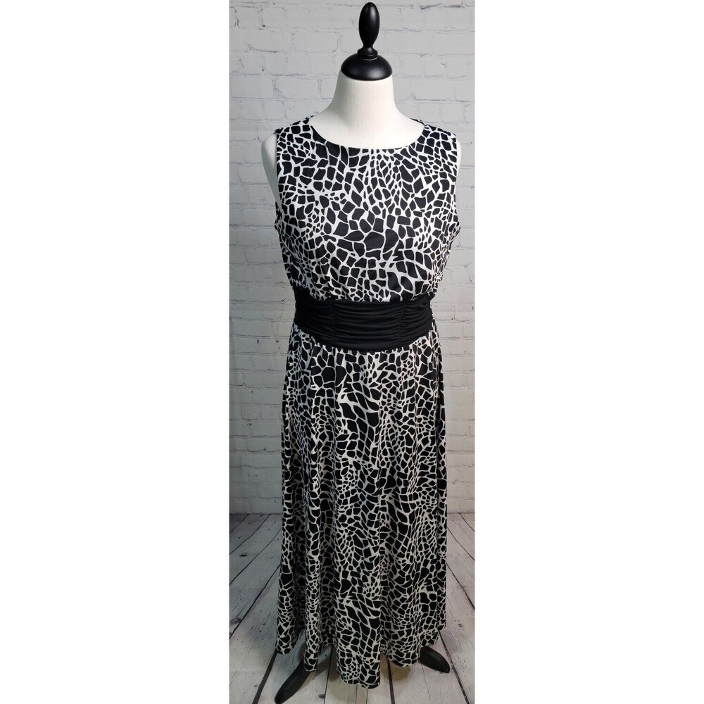 True Envy Sleeveless Maxi Dress size 8 Black & White Geometric Print Casual/Work